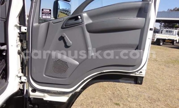 Acheter Occasion Utilitaire Isuzu FTR 850 Blanc à Beitbridge, Matabeleland South Acheter Occasion Utilitaire Isuzu FTR 850 Blanc à Beitbridge, Matabeleland South