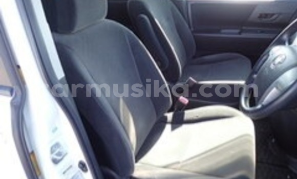 Nunua Ilio tumika Toyota Voxy Nyeupe Gari ndani ya Beitbridge nchini Matabeleland Kusini Nunua Ilio tumika Toyota Voxy Nyeupe Gari ndani ya Beitbridge nchini Matabeleland Kusini