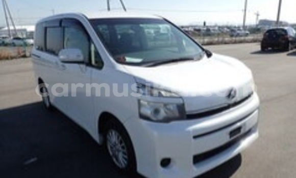 Nunua Ilio tumika Toyota Voxy Nyeupe Gari ndani ya Beitbridge nchini Matabeleland Kusini Nunua Ilio tumika Toyota Voxy Nyeupe Gari ndani ya Beitbridge nchini Matabeleland Kusini