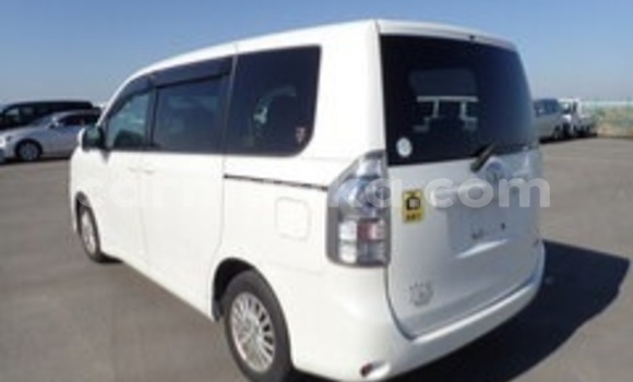 Nunua Ilio tumika Toyota Voxy Nyeupe Gari ndani ya Beitbridge nchini Matabeleland Kusini Nunua Ilio tumika Toyota Voxy Nyeupe Gari ndani ya Beitbridge nchini Matabeleland Kusini