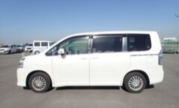 Nunua Ilio tumika Toyota Voxy Nyeupe Gari ndani ya Beitbridge nchini Matabeleland Kusini Nunua Ilio tumika Toyota Voxy Nyeupe Gari ndani ya Beitbridge nchini Matabeleland Kusini