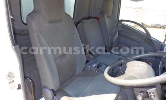 Acheter Occasion Utilitaire Isuzu FTR 850 Blanc à Beitbridge, Matabeleland South Acheter Occasion Utilitaire Isuzu FTR 850 Blanc à Beitbridge, Matabeleland South