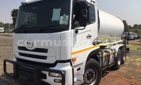 Nunua Ilio tumika Nissan UD Nyeupe Lori ndani ya Beitbridge nchini Matabeleland Kusini