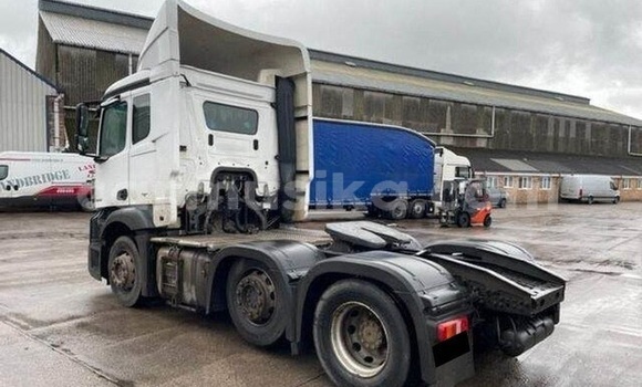 Acheter Occasion Utilitaire Mercedes‒Benz Arocs Blanc à Beitbridge, Matabeleland South Acheter Occasion Utilitaire Mercedes‒Benz Arocs Blanc à Beitbridge, Matabeleland South