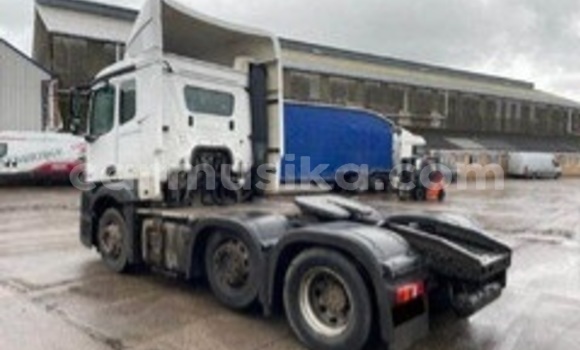 Acheter Occasion Utilitaire Mercedes‒Benz Arocs Blanc à Beitbridge, Matabeleland South Acheter Occasion Utilitaire Mercedes‒Benz Arocs Blanc à Beitbridge, Matabeleland South