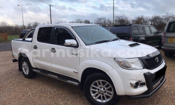 Acheter Occasion Voiture Toyota Hilux Blanc à Beitbridge, Matabeleland South Acheter Occasion Voiture Toyota Hilux Blanc à Beitbridge, Matabeleland South