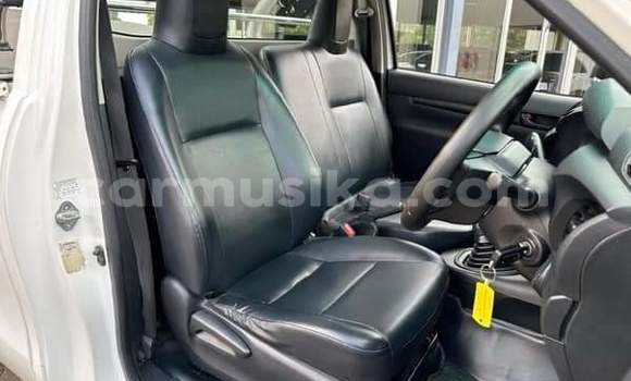 Acheter Occasion Voiture Toyota Hilux Blanc à Beitbridge, Matabeleland South Acheter Occasion Voiture Toyota Hilux Blanc à Beitbridge, Matabeleland South