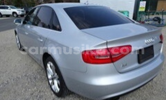 Acheter Occasion Voiture Audi A4 Gris à Beitbridge, Matabeleland South Acheter Occasion Voiture Audi A4 Gris à Beitbridge, Matabeleland South