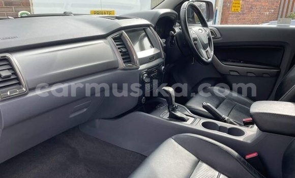 Nunua Ilio tumika Ford Ranger Nyekundu Gari ndani ya Beitbridge nchini Matabeleland Kusini Nunua Ilio tumika Ford Ranger Nyekundu Gari ndani ya Beitbridge nchini Matabeleland Kusini