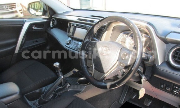 Acheter Occasion Voiture Toyota RAV4 Beige à Beitbridge, Matabeleland South Acheter Occasion Voiture Toyota RAV4 Beige à Beitbridge, Matabeleland South