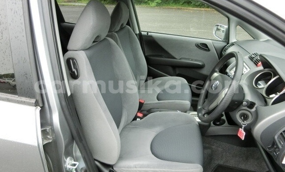 Nunua Ilio tumika Honda Fit Fedha Gari ndani ya Beitbridge nchini Matabeleland Kusini Nunua Ilio tumika Honda Fit Fedha Gari ndani ya Beitbridge nchini Matabeleland Kusini