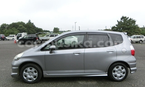 Nunua Ilio tumika Honda Fit Fedha Gari ndani ya Beitbridge nchini Matabeleland Kusini Nunua Ilio tumika Honda Fit Fedha Gari ndani ya Beitbridge nchini Matabeleland Kusini