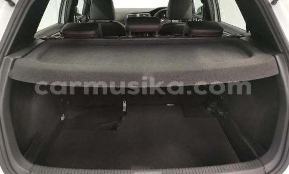 Nunua Ilio tumika Volkswagen Golf GTI Nyeupe Gari ndani ya Beitbridge nchini Matabeleland Kusini Nunua Ilio tumika Volkswagen Golf GTI Nyeupe Gari ndani ya Beitbridge nchini Matabeleland Kusini