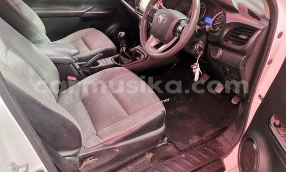 Acheter Occasion Voiture Toyota Hilux Blanc à Beitbridge, Matabeleland South Acheter Occasion Voiture Toyota Hilux Blanc à Beitbridge, Matabeleland South