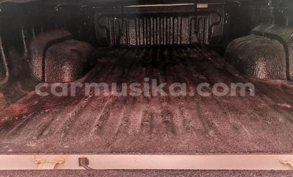 Acheter Occasion Voiture Toyota Hilux Blanc à Beitbridge, Matabeleland South Acheter Occasion Voiture Toyota Hilux Blanc à Beitbridge, Matabeleland South