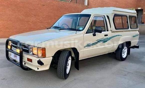 Nunua Ilio tumika Toyota Hilux Beige Gari ndani ya Beitbridge nchini Matabeleland Kusini Nunua Ilio tumika Toyota Hilux Beige Gari ndani ya Beitbridge nchini Matabeleland Kusini