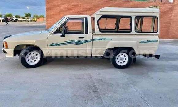 Nunua Ilio tumika Toyota Hilux Beige Gari ndani ya Beitbridge nchini Matabeleland Kusini Nunua Ilio tumika Toyota Hilux Beige Gari ndani ya Beitbridge nchini Matabeleland Kusini
