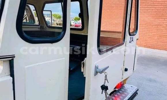 Nunua Ilio tumika Toyota Hilux Beige Gari ndani ya Beitbridge nchini Matabeleland Kusini Nunua Ilio tumika Toyota Hilux Beige Gari ndani ya Beitbridge nchini Matabeleland Kusini