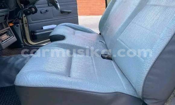 Nunua Ilio tumika Toyota Hilux Beige Gari ndani ya Beitbridge nchini Matabeleland Kusini Nunua Ilio tumika Toyota Hilux Beige Gari ndani ya Beitbridge nchini Matabeleland Kusini
