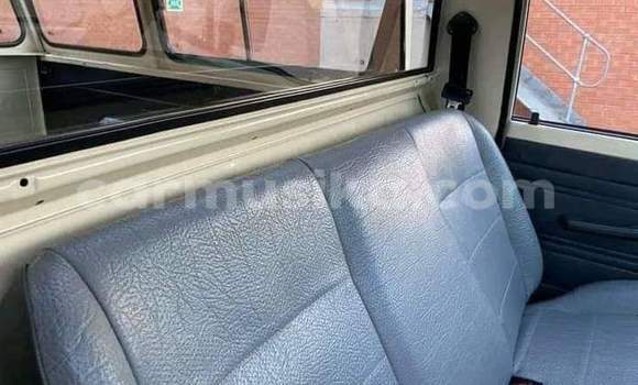 Nunua Ilio tumika Toyota Hilux Beige Gari ndani ya Beitbridge nchini Matabeleland Kusini Nunua Ilio tumika Toyota Hilux Beige Gari ndani ya Beitbridge nchini Matabeleland Kusini