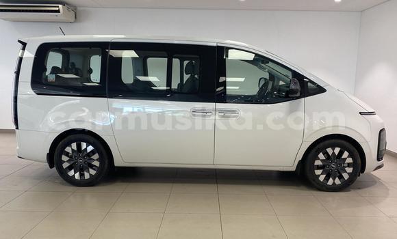 Acheter Occasion Voiture Hyundai Starex Blanc à Beitbridge, Matabeleland South Acheter Occasion Voiture Hyundai Starex Blanc à Beitbridge, Matabeleland South