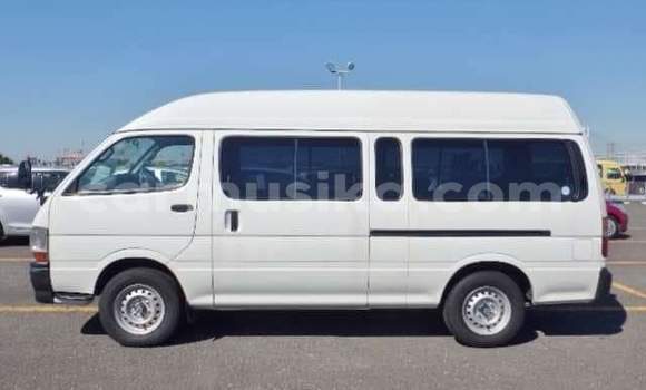 Acheter Occasion Voiture Toyota Hiace Blanc à Beitbridge, Matabeleland South Acheter Occasion Voiture Toyota Hiace Blanc à Beitbridge, Matabeleland South