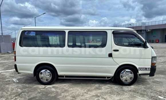 Buy Used Toyota Hiace White Car in Beitbridge in Matabeleland South Buy Used Toyota Hiace White Car in Beitbridge in Matabeleland South