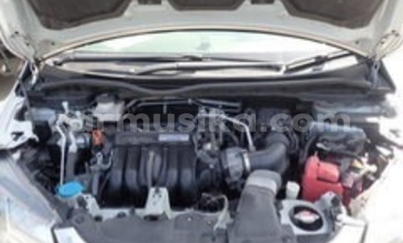 Nunua Ilio tumika Honda Fit Nyeupe Gari ndani ya Beitbridge nchini Matabeleland Kusini Nunua Ilio tumika Honda Fit Nyeupe Gari ndani ya Beitbridge nchini Matabeleland Kusini