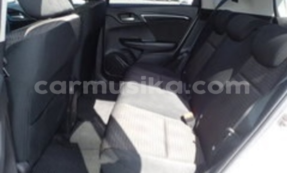 Nunua Ilio tumika Honda Fit Nyeupe Gari ndani ya Beitbridge nchini Matabeleland Kusini Nunua Ilio tumika Honda Fit Nyeupe Gari ndani ya Beitbridge nchini Matabeleland Kusini