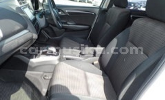 Nunua Ilio tumika Honda Fit Nyeupe Gari ndani ya Beitbridge nchini Matabeleland Kusini Nunua Ilio tumika Honda Fit Nyeupe Gari ndani ya Beitbridge nchini Matabeleland Kusini