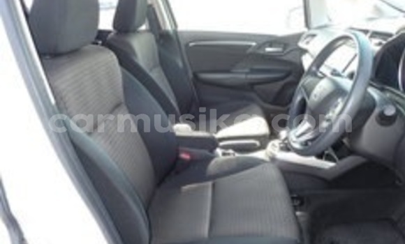 Nunua Ilio tumika Honda Fit Nyeupe Gari ndani ya Beitbridge nchini Matabeleland Kusini Nunua Ilio tumika Honda Fit Nyeupe Gari ndani ya Beitbridge nchini Matabeleland Kusini