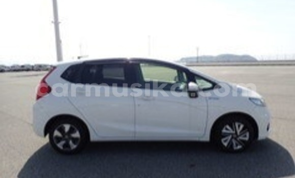 Nunua Ilio tumika Honda Fit Nyeupe Gari ndani ya Beitbridge nchini Matabeleland Kusini Nunua Ilio tumika Honda Fit Nyeupe Gari ndani ya Beitbridge nchini Matabeleland Kusini