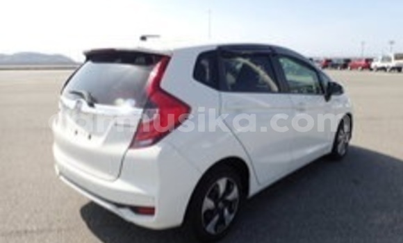 Nunua Ilio tumika Honda Fit Nyeupe Gari ndani ya Beitbridge nchini Matabeleland Kusini Nunua Ilio tumika Honda Fit Nyeupe Gari ndani ya Beitbridge nchini Matabeleland Kusini