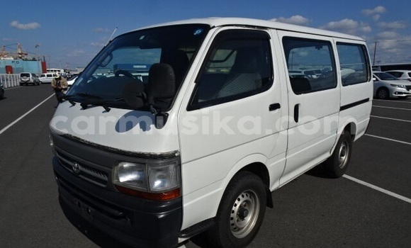 Tenga Tsaru Toyota Hiace Chena Mota in Beitbridge in Matabeleland South