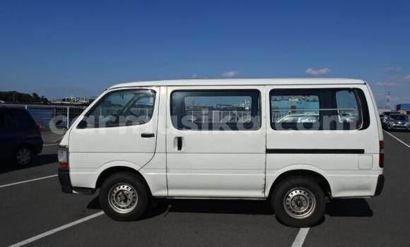 Nunua Ilio tumika Toyota Hiace Nyeupe Gari ndani ya Beitbridge nchini Matabeleland Kusini Nunua Ilio tumika Toyota Hiace Nyeupe Gari ndani ya Beitbridge nchini Matabeleland Kusini