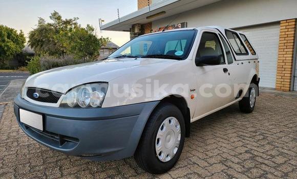 Tenga Tsaru Ford B-MAX Chena Mota in Beitbridge in Matabeleland South