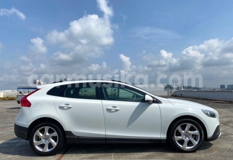 Big with watermark volvo v40 cross country matabeleland south beitbridge 32685