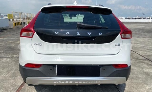 Tenga Tsaru Volvo V40 Cross Country Chena Mota in Beitbridge in Matabeleland South Tenga Tsaru Volvo V40 Cross Country Chena Mota in Beitbridge in Matabeleland South