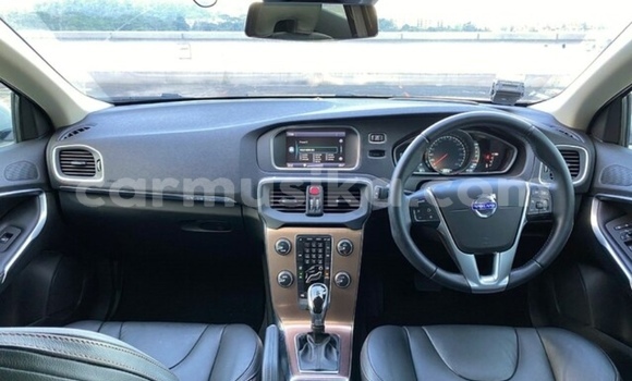 Tenga Tsaru Volvo V40 Cross Country Chena Mota in Beitbridge in Matabeleland South Tenga Tsaru Volvo V40 Cross Country Chena Mota in Beitbridge in Matabeleland South