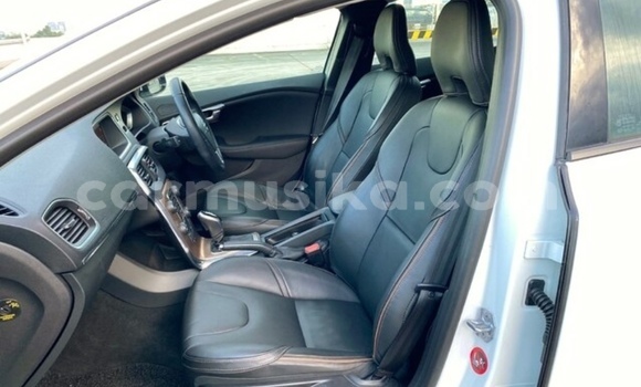 Tenga Tsaru Volvo V40 Cross Country Chena Mota in Beitbridge in Matabeleland South Tenga Tsaru Volvo V40 Cross Country Chena Mota in Beitbridge in Matabeleland South