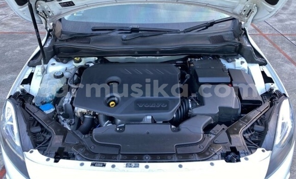 Tenga Tsaru Volvo V40 Cross Country Chena Mota in Beitbridge in Matabeleland South Tenga Tsaru Volvo V40 Cross Country Chena Mota in Beitbridge in Matabeleland South