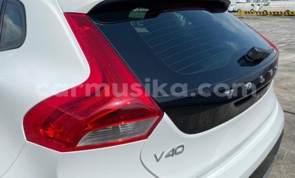 Tenga Tsaru Volvo V40 Cross Country Chena Mota in Beitbridge in Matabeleland South Tenga Tsaru Volvo V40 Cross Country Chena Mota in Beitbridge in Matabeleland South