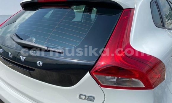 Tenga Tsaru Volvo V40 Cross Country Chena Mota in Beitbridge in Matabeleland South Tenga Tsaru Volvo V40 Cross Country Chena Mota in Beitbridge in Matabeleland South