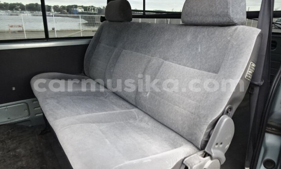 Nunua Ilio tumika Toyota Hiace Beige Gari ndani ya Beitbridge nchini Matabeleland Kusini Nunua Ilio tumika Toyota Hiace Beige Gari ndani ya Beitbridge nchini Matabeleland Kusini