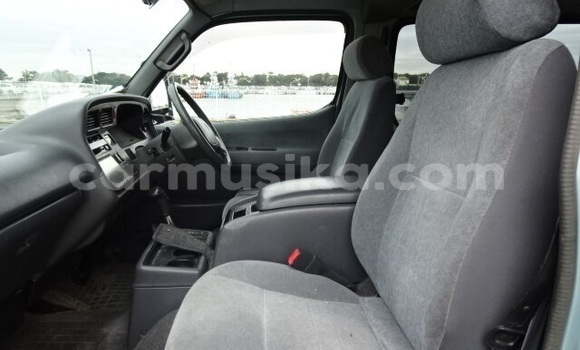 Nunua Ilio tumika Toyota Hiace Beige Gari ndani ya Beitbridge nchini Matabeleland Kusini Nunua Ilio tumika Toyota Hiace Beige Gari ndani ya Beitbridge nchini Matabeleland Kusini