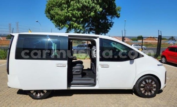 Buy Used Hyundai Starex (H-1) White Car in Beitbridge in Matabeleland South Buy Used Hyundai Starex (H-1) White Car in Beitbridge in Matabeleland South