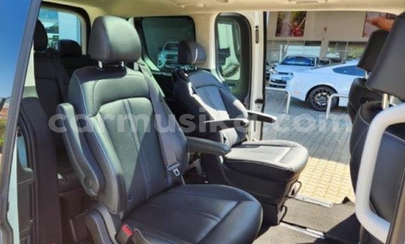 Buy Used Hyundai Starex (H-1) White Car in Beitbridge in Matabeleland South Buy Used Hyundai Starex (H-1) White Car in Beitbridge in Matabeleland South