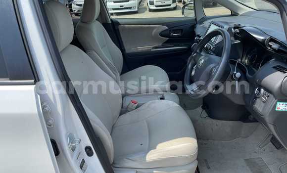 Buy Used Toyota Wish White Car in Beitbridge in Matabeleland South Buy Used Toyota Wish White Car in Beitbridge in Matabeleland South