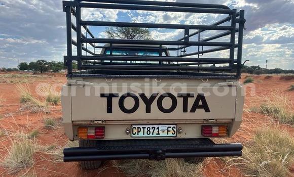 Buy Used Toyota Hiace Other Car in Beitbridge in Matabeleland South Buy Used Toyota Hiace Other Car in Beitbridge in Matabeleland South
