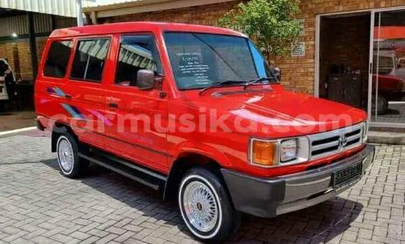 Nunua Ilio tumika Toyota Ventury Nyekundu Gari ndani ya Beitbridge nchini Matabeleland Kusini